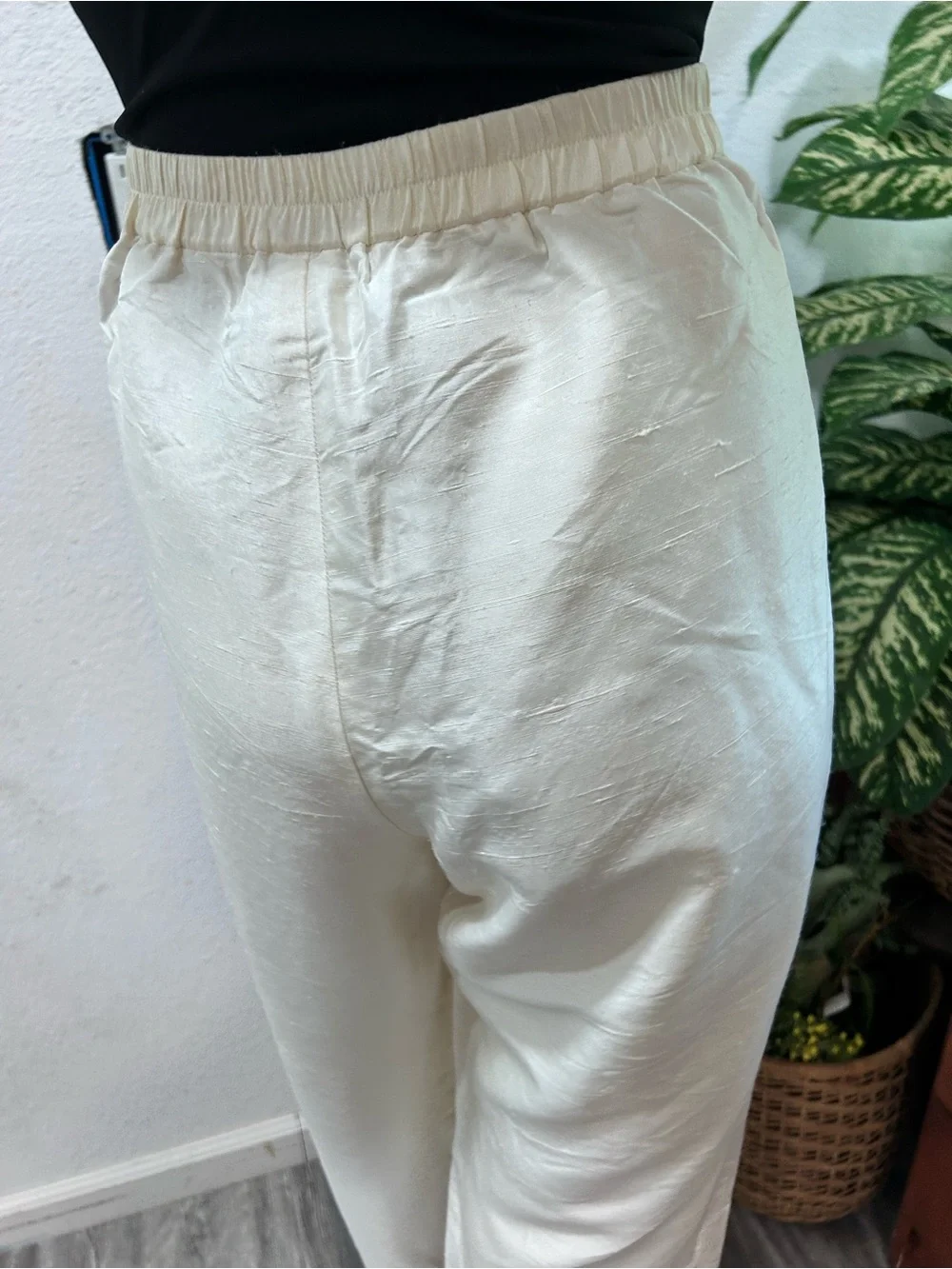 Neiman Marcus High-Rise Wide Leg Pants in Off-White